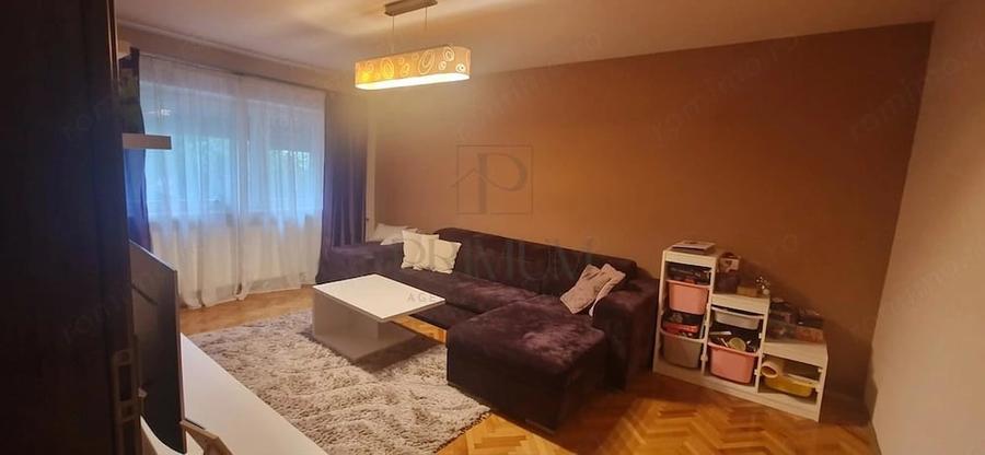 Apartament cu 4 camere decomandat în Aradului