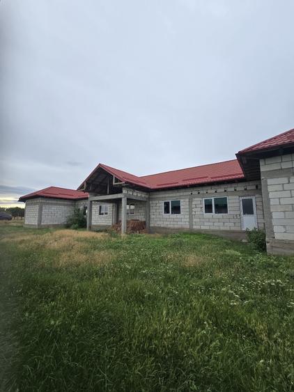 Casă cu 4 camere în Boboc