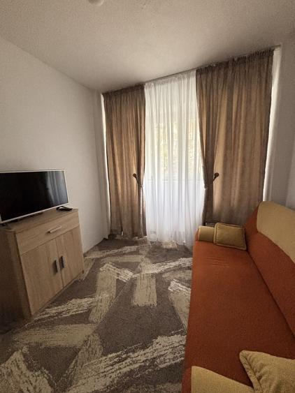 Apartament cu 3 camere decomandat în Exterior Vest