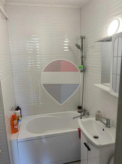 Apartament cu 3 camere decomandat în Tătărași