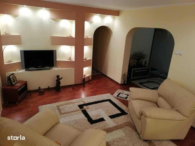 Apartament cu 3 camere semidecomandat, mobilat în Zimbru