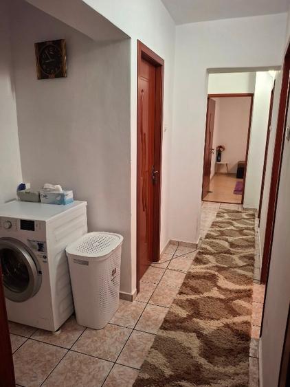 Apartament cu 3 camere decomandat în Nicolina