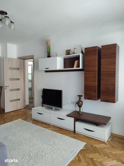 Apartament cu 3 camere decomandat în Obor