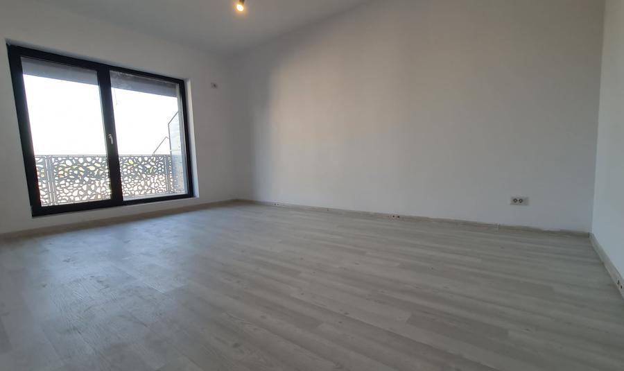 Apartament cu 2 camere decomandat în Titan