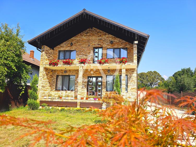 Casă individuală cu 6 camere cu Teren 600 Mp în 9 Mai