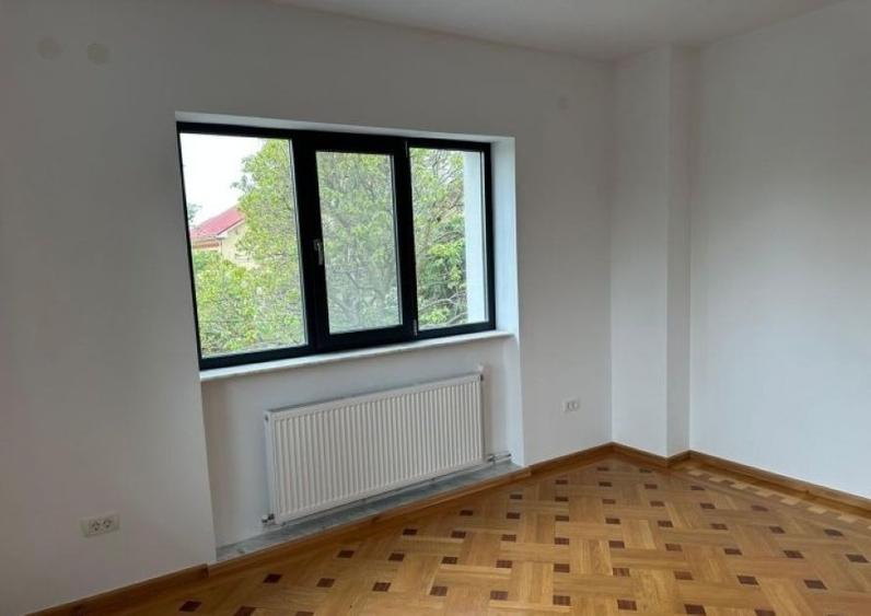 Casă individuală cu 5 camere cu Teren 1000 Mp în Drumul Taberei
