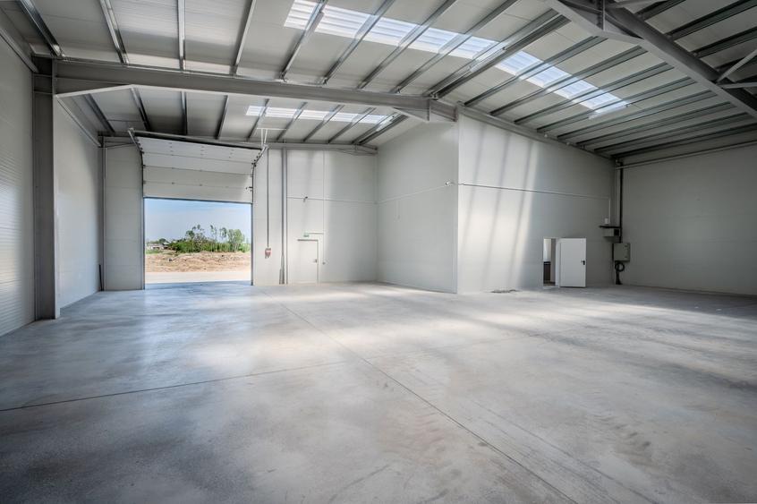Spațiu industrial, de 585 mp, în Est
