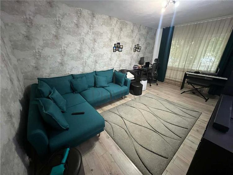 Apartament cu 3 camere decomandat, mobilat în Girocului