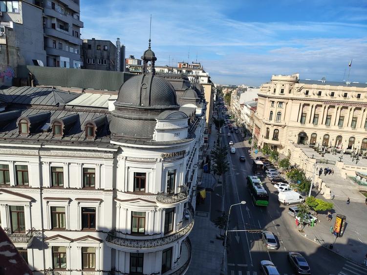 Apartament cu 3 camere decomandat, mobilat în P-ța Universității