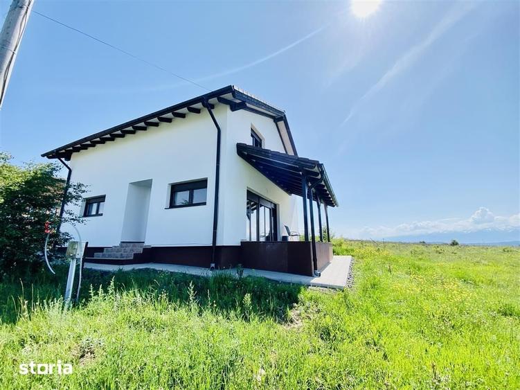 Casă cu 5 camere cu Teren 372 Mp în Roșia