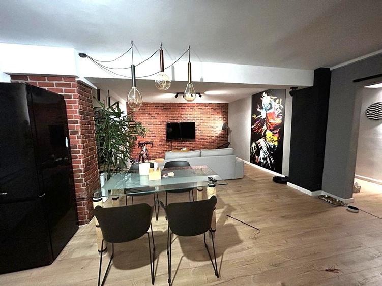 Apartament cu 3 camere decomandat, mobilat în Decebal