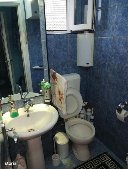 Apartament cu 3 camere semidecomandat în Botizului
