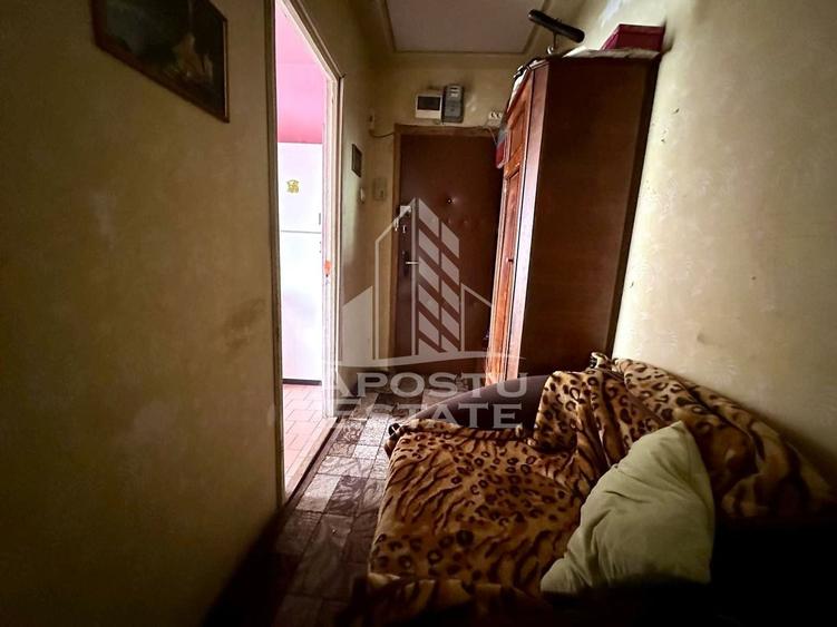 Apartament cu 2 camere semidecomandat, mobilat în Dâmbovița