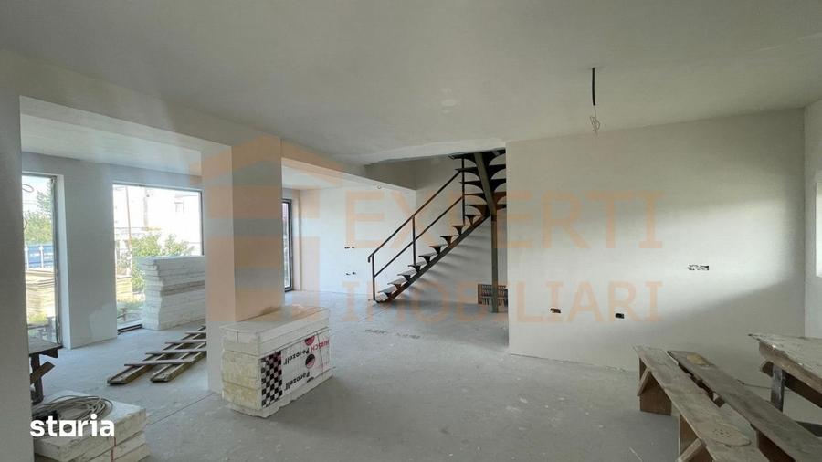 Casă cu 5 camere cu Teren 394 Mp în Agigea