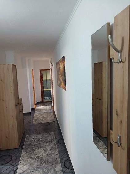 Apartament cu 4 camere decomandat în Central