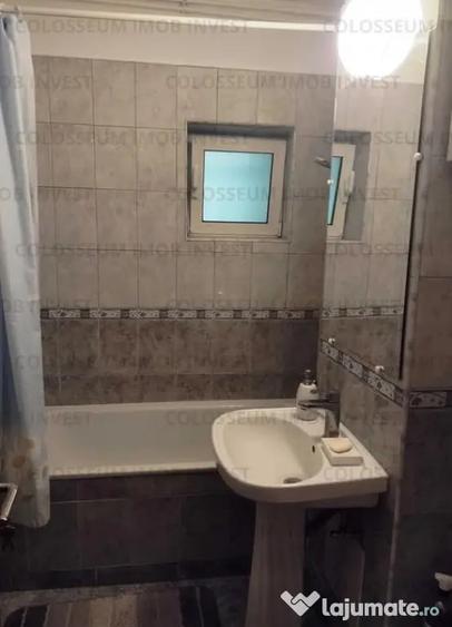 Apartament cu 3 camere decomandat în Răcădău
