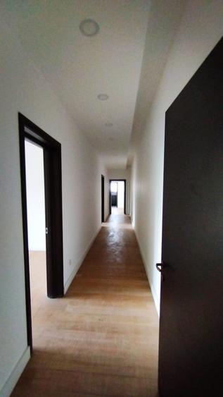 Apartament cu 4 camere semidecomandat în Herăstrău