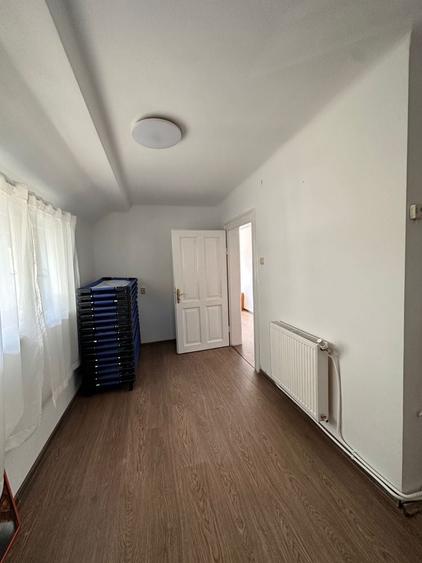 Casă cu 3 camere cu Teren 300 Mp în Central