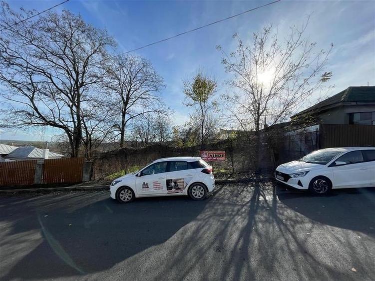 Teren Construcții intravilan de 521 mp, în Est