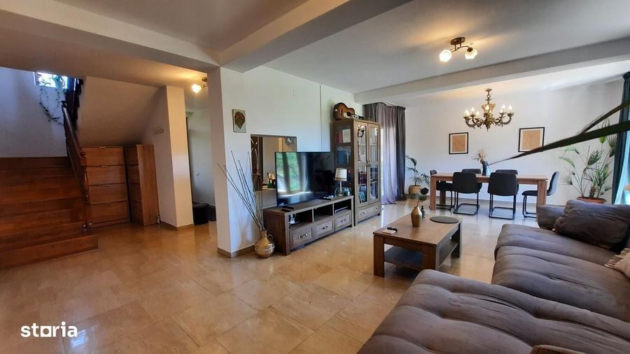 Casă cu 4 camere cu Teren 1514 Mp în Central