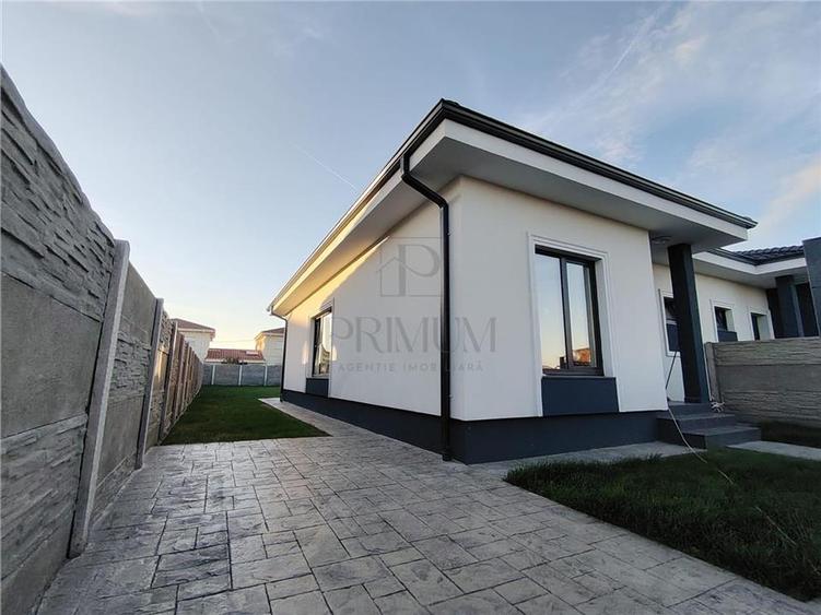 Duplex cu 3 camere cu Canalizare în Moșnița Nouă