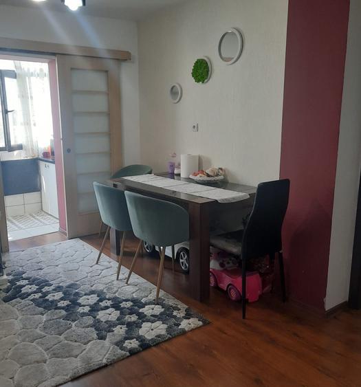Apartament cu 2 camere decomandat în 1 Mai