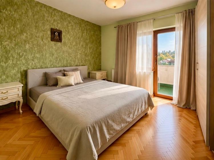 Apartament cu 3 camere decomandat, mobilat în Girocului