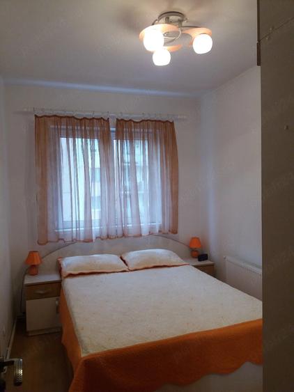Apartament cu 3 camere semidecomandat în Central