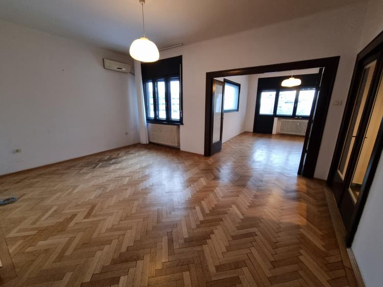 Birou, de 111 mp, în Romană