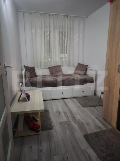 Apartament cu 3 camere decomandat, mobilat în Noua
