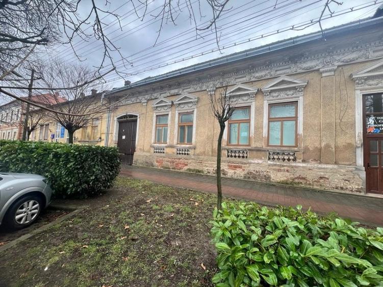 Birou, de 75 mp, în Central