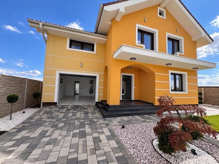 Casă individuală cu 7 camere cu Canalizare în Moșnița Nouă