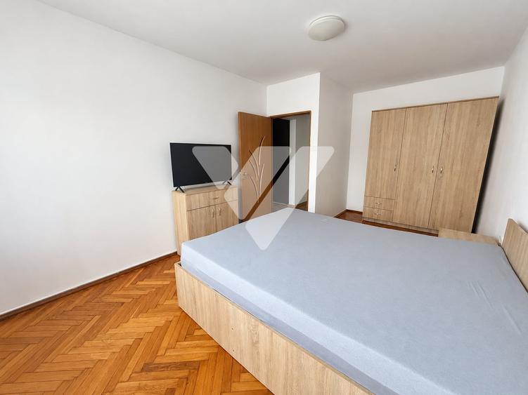Apartament cu 3 camere decomandat, mobilat în Central