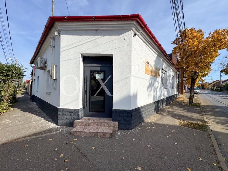Casă individuală cu 7 camere cu Canalizare în Rogerius
