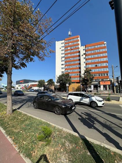 Apartament cu 3 camere semidecomandat în Micro 3