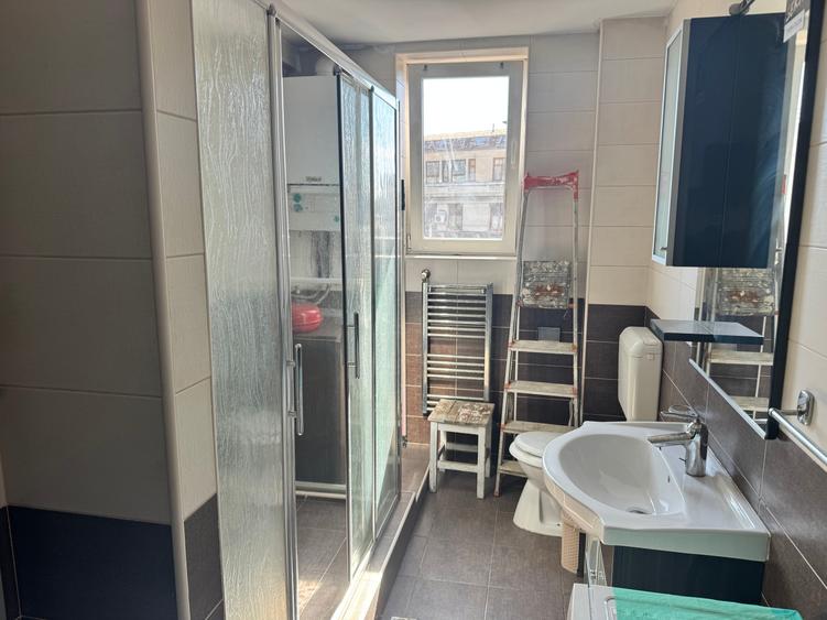 Apartament cu 2 camere decomandat în P-ța Universității