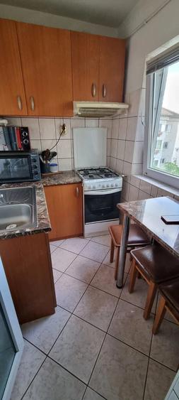 Garsonieră decomandată în Girocului