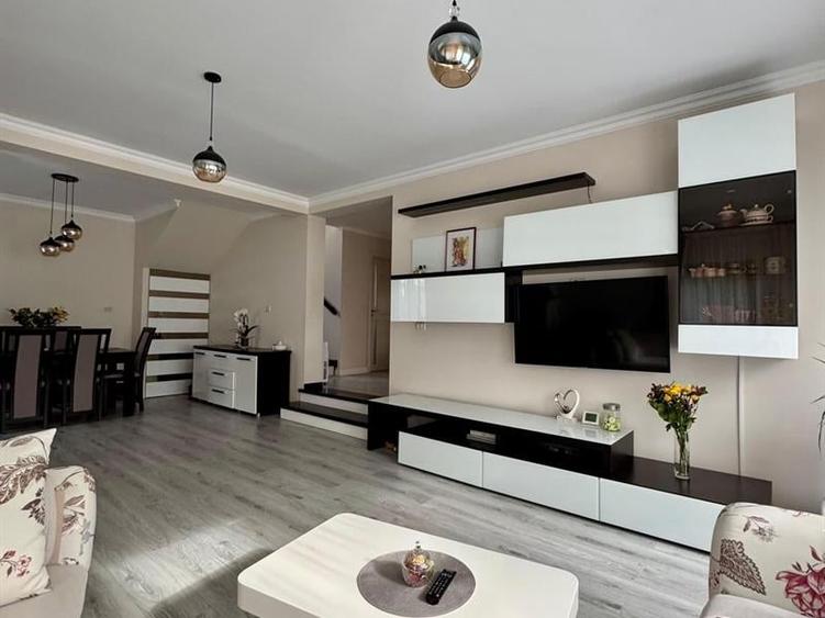 Casă individuală cu 4 camere cu Teren 465 Mp în Ipotești