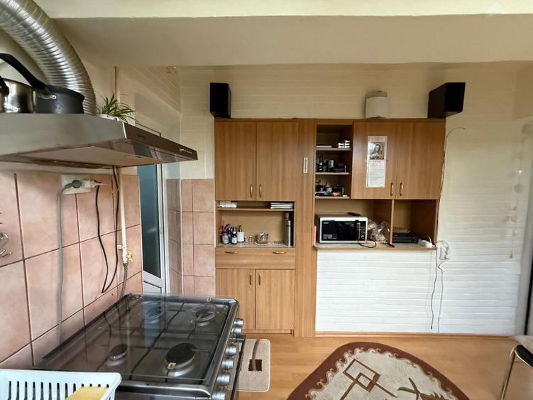 Apartament cu 2 camere,etaj 3, zona Ulpia - 14