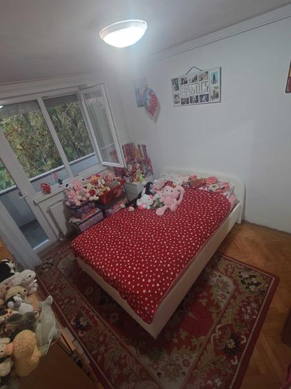 Apartament cu 4 camere decomandat în Exterior Vest