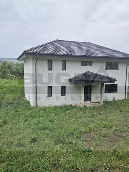 Casă individuală cu 4 camere cu Canalizare în Baciu