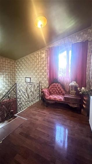 Casă individuală cu 7 camere cu Teren 660 Mp în Lazu