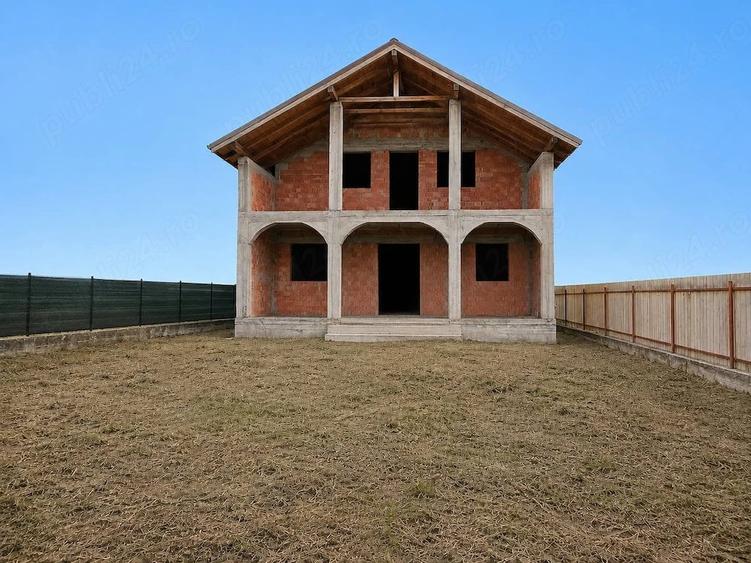 Casă cu Teren 500 Mp în Central