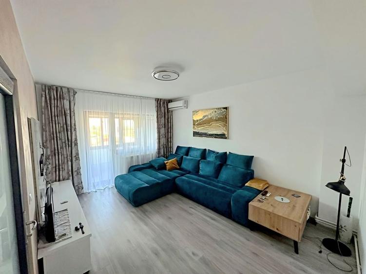 Apartament cu 4 camere decomandat în Casa de Cultură