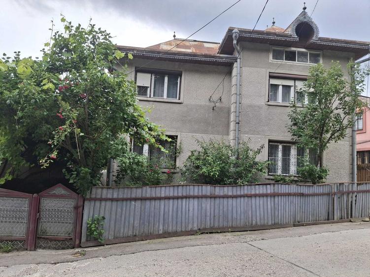 Casă cu 4 camere în Central