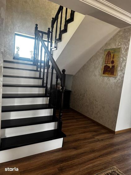 Casă cu 5 camere cu Teren 1000 Mp în Mihai Eminescu