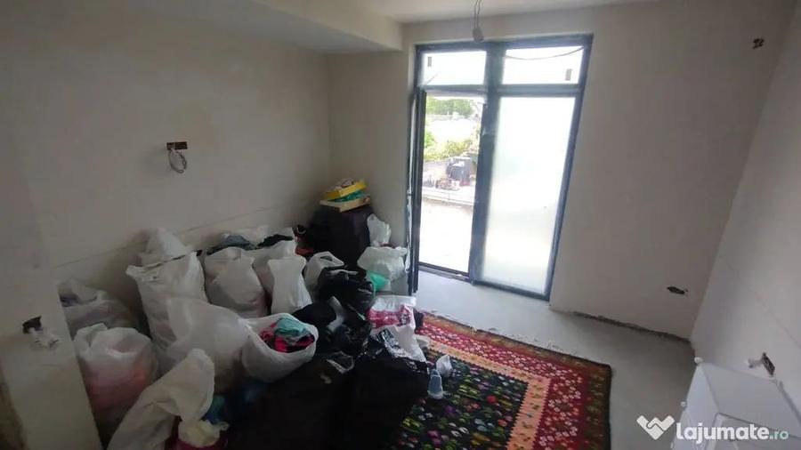 Casă cu 7 camere cu Teren 360 Mp în Central
