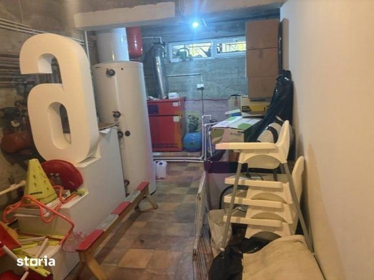 Casă cu 10 camere cu Teren 446 Mp în Drumul Taberei