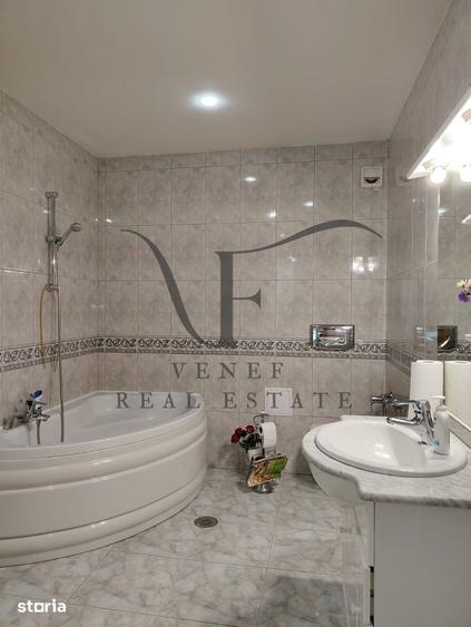 Casă cu 8 camere cu Teren 445 Mp în Primăverii