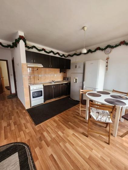 Apartament cu 3 camere semidecomandat, mobilat în Florești